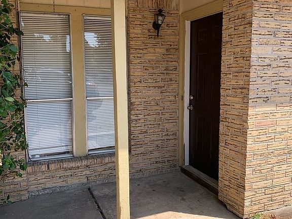 2nd image of 1318 Southport Dr APT A
