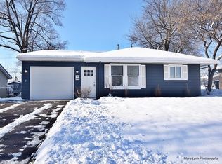 1947 Cherokee Rd, Carpentersville, IL 60110