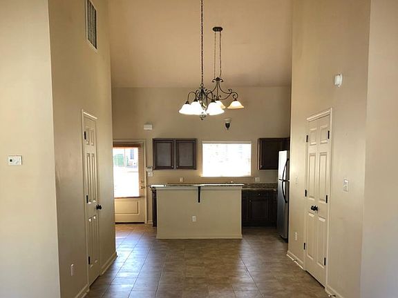 5th image of 102 Saucer Ln
