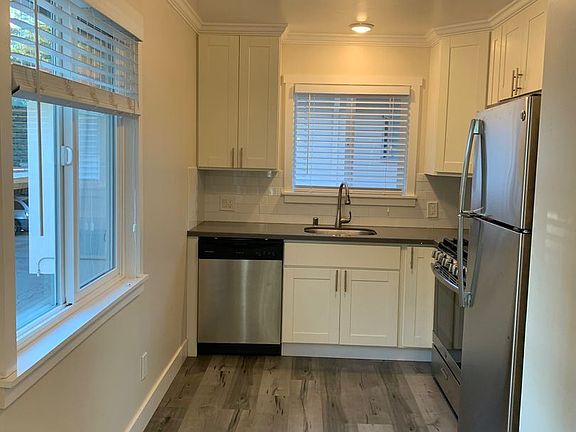 2nd image of 530 Chestnut St
