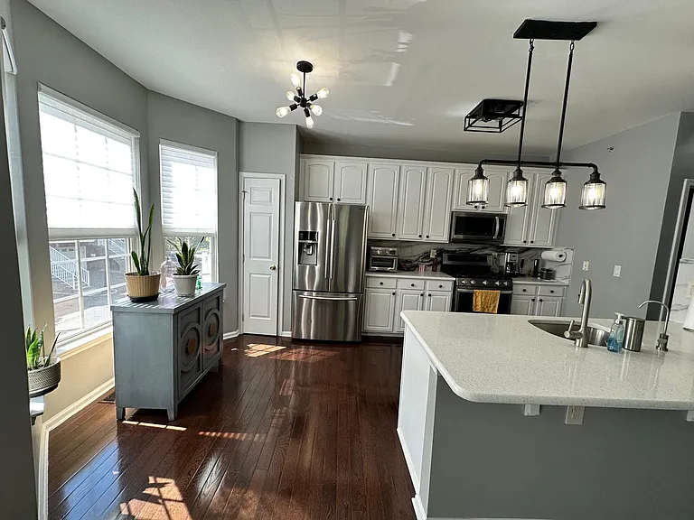 8 Carpenter Ct — Photo 4