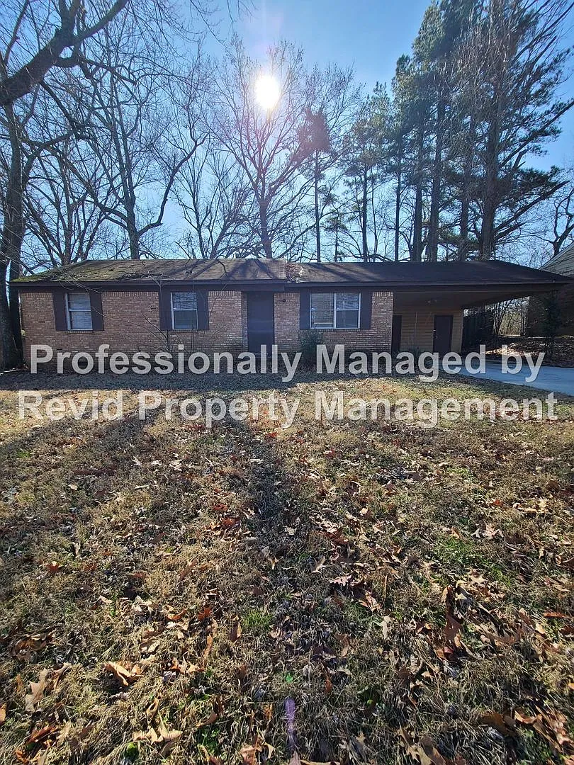 Building Photo - 2375 Saint Elmo Ave