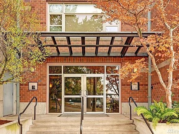 5th image of 720 Queen Anne Ave N #207