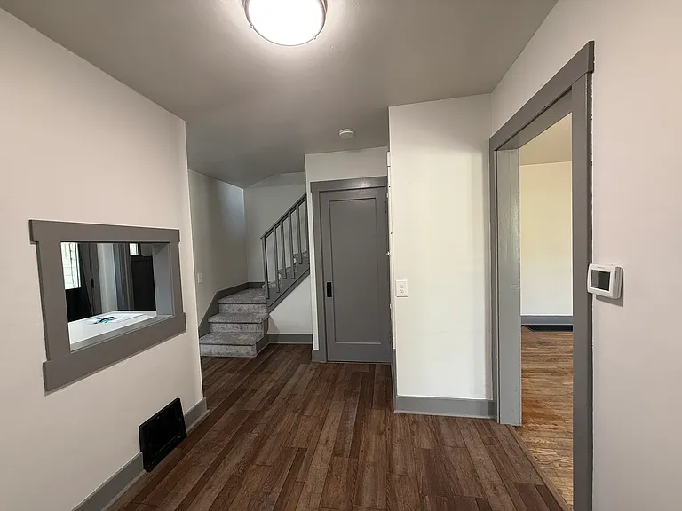 220 E Chelan Ave — Photo 4