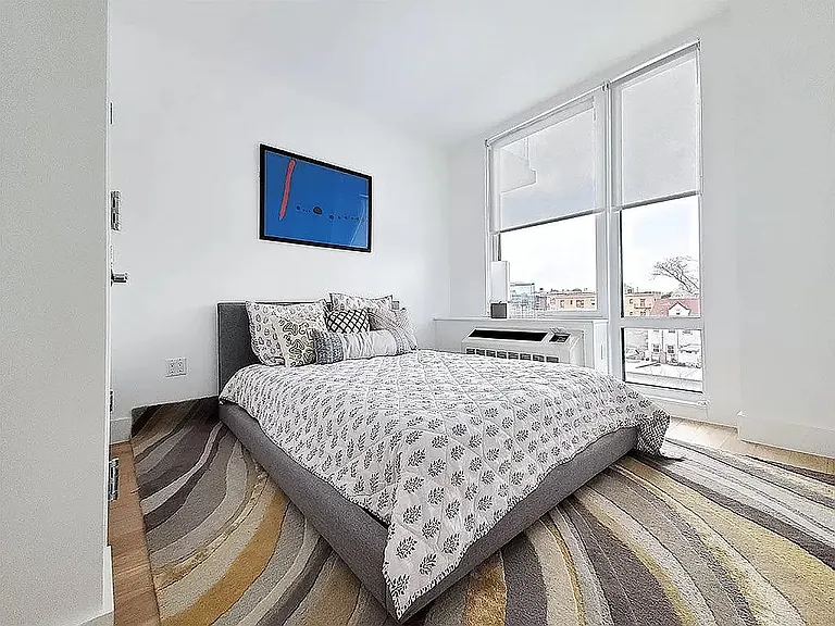 14-01 Broadway #8F — Photo 2