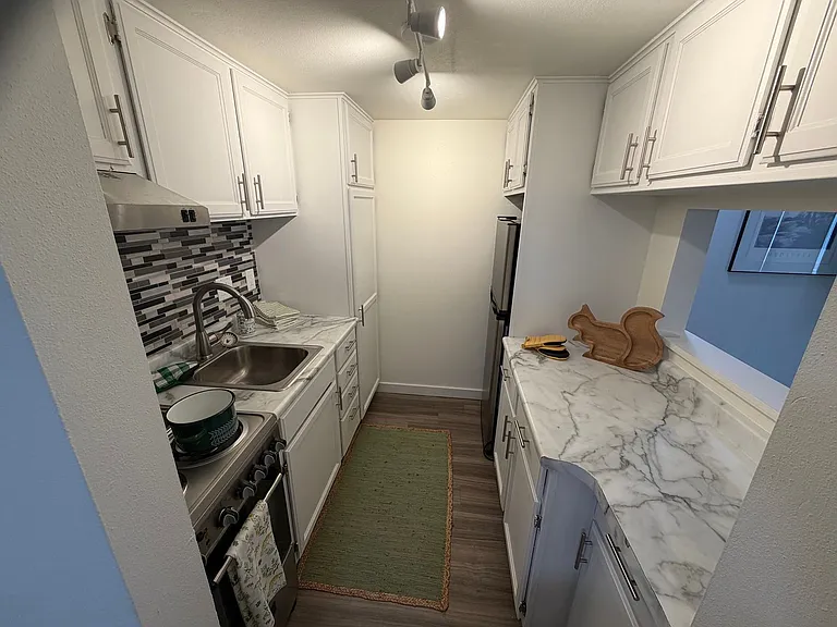 Sycamore Place Apartments — Photo 40