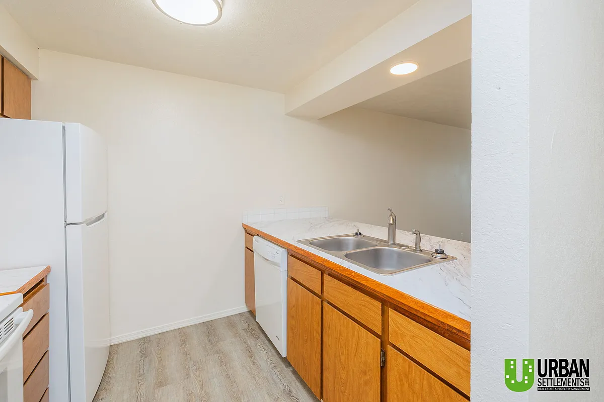 Building Photo - 1610 1st St #5