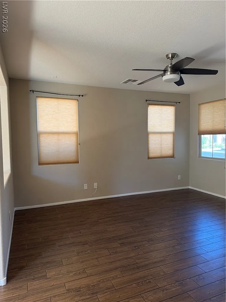 3 bed, 2.5 bath, 1721 sqft, $2,200 — Photo 3