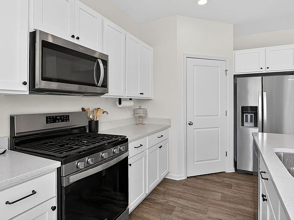 5th image of 2634 Seeley St