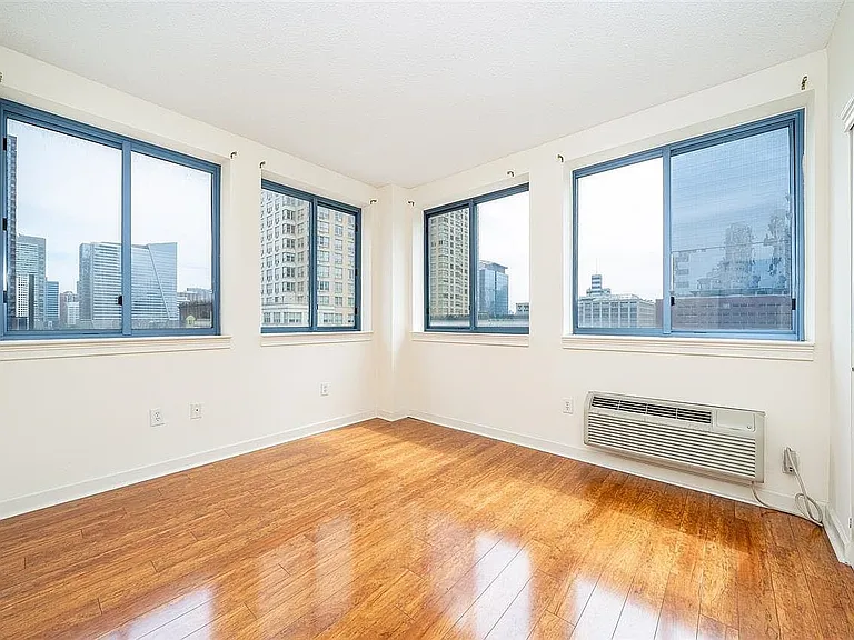 311 Washington St #6A — Photo 13