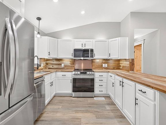 5th image of 108 Decatur St