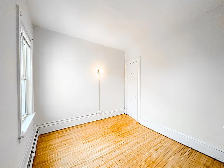 2121 Hennepin Ave S — Photo 30