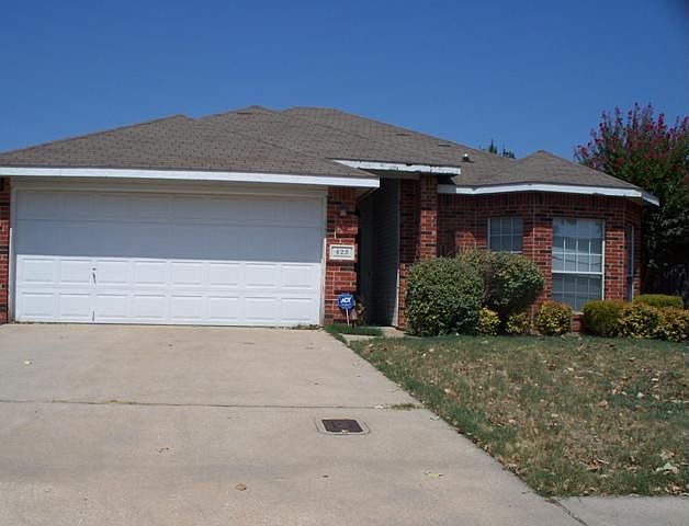 1st image of 423 Wesley Ln