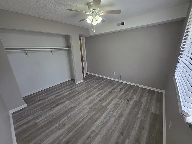 5230 SW 10th Ave #8 — Photo 5
