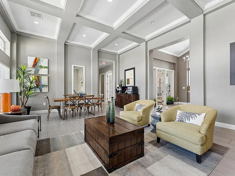 Point Royale Apartments — Photo 32