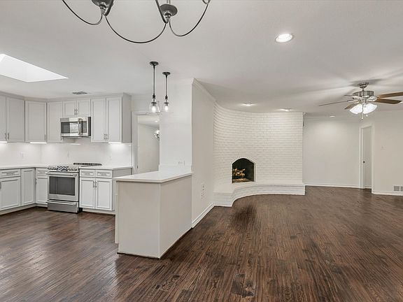 5th image of 10449 Royal Club Ln
