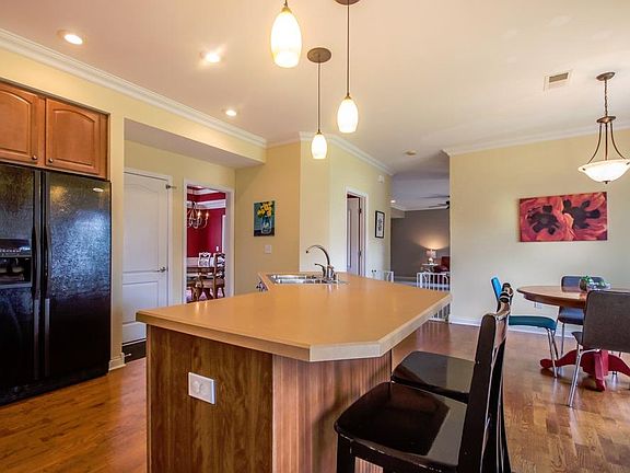 5th image of 265 Richardson Pl