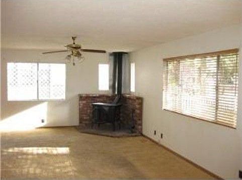 2nd image of 1116 Hemlock Ln