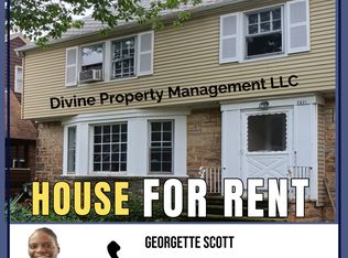 3831 Summit Park Ave, Cleveland Heights, OH 44121