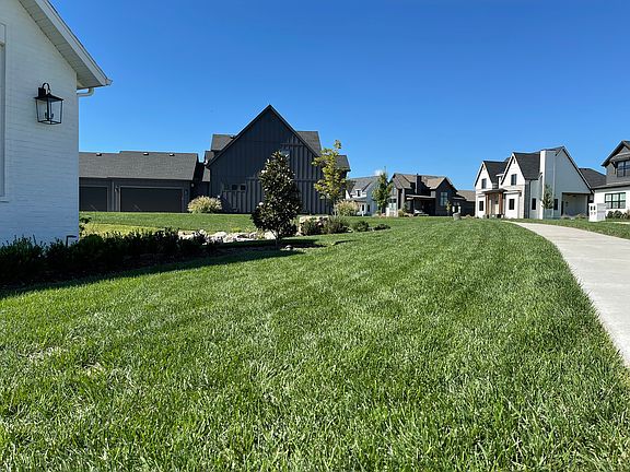 1014 E Valley Trail Drive Front Side Yard featuring Magnolia tree and Autumn Blaze Maples. A Wireless Sprinkler System contains 12 Zones for Precise Watering.