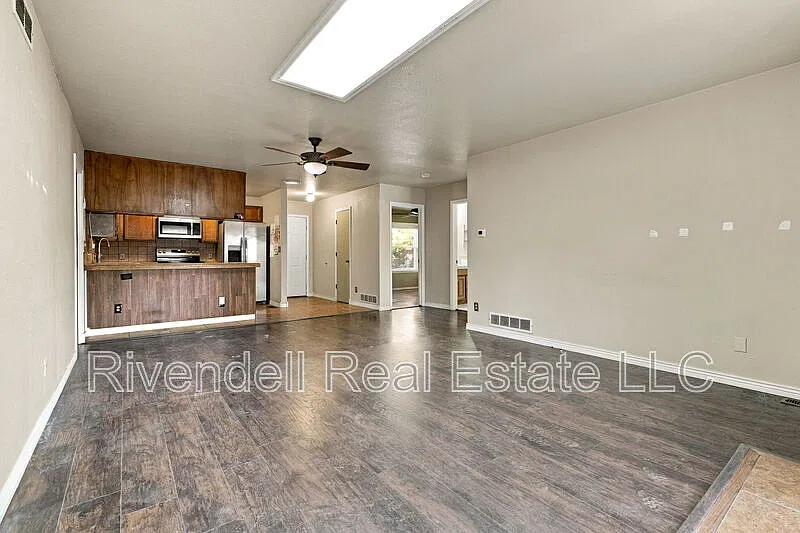 2 bed, 1.0 bath, 1051 sqft, $1,895 — Photo 3