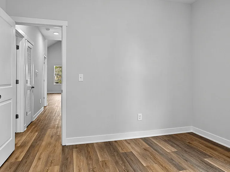 3953 Unit B (Upper level)