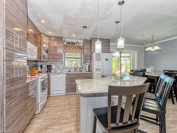 4th image of 8456 Pittsburgh Blvd