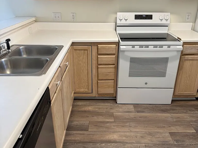 597 Blue River Ct #Court;-unit 2 — Photo 2