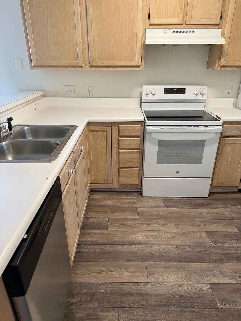 Building Photo - 597 Blue River Ct #Court;-unit 2