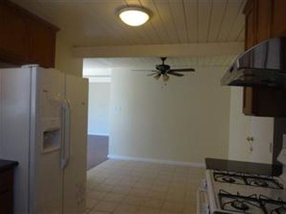 3rd image of 3160 Henderson Dr