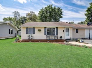 318 Plymouth Ct, Sycamore, IL 60178