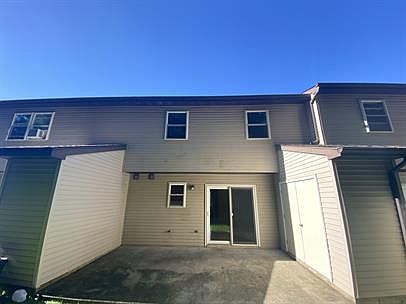 1st image of 221 Magnolia St #221