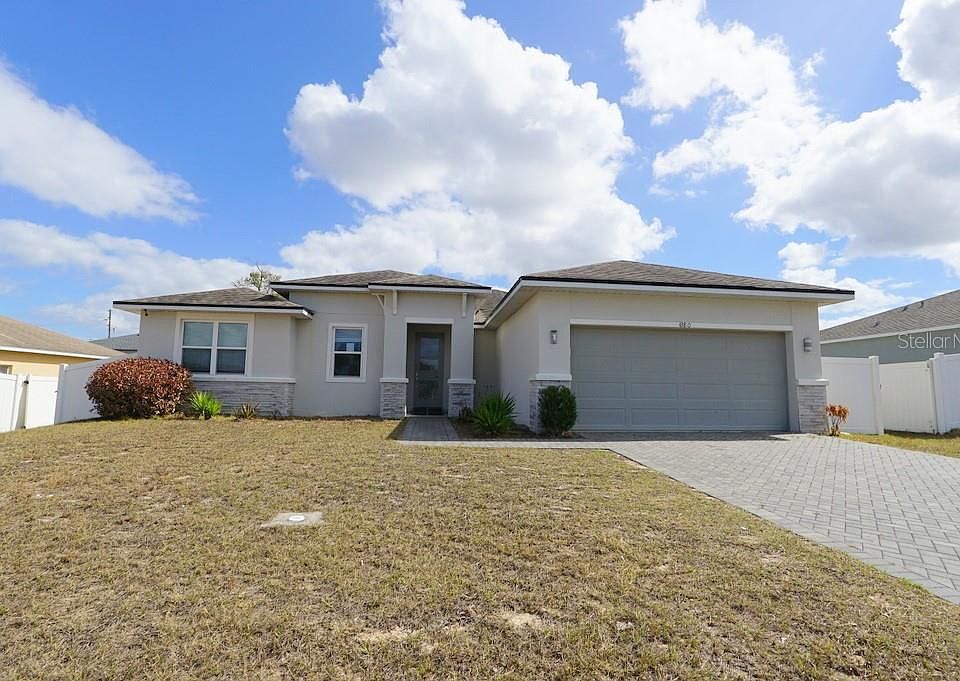 1st image of 880 Colville Dr
