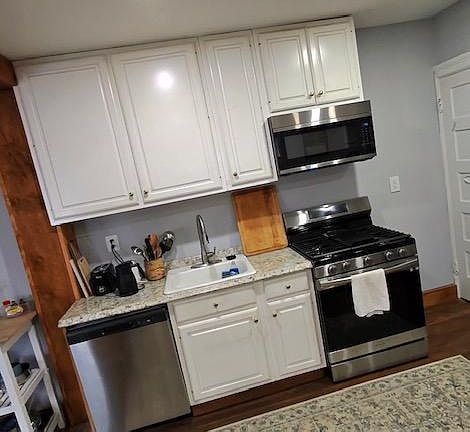 3rd image of 903 Jackson St NE