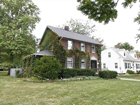 3rd image of 1576 N Kellogg St