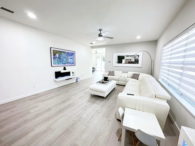 30 Amherst Pl — Photo 3