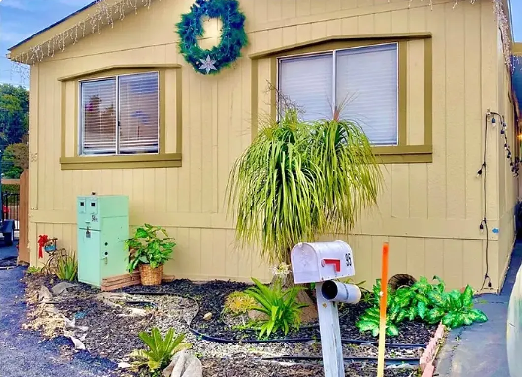 3 bed, $1,100 — Photo 1