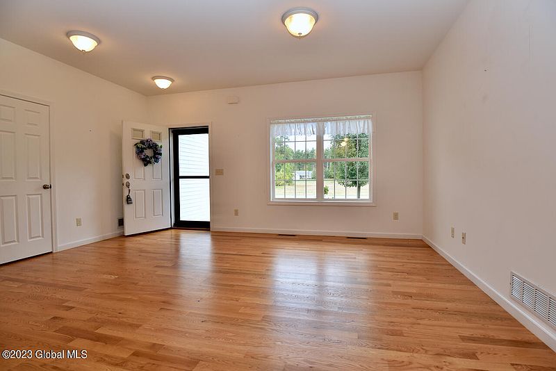5th image of 6 Ella Drive