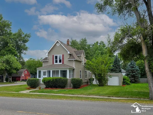 611 Monroe St, Carleton, MI 48117