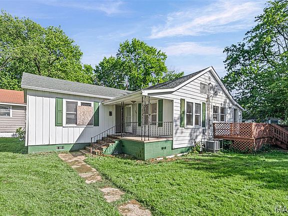 3rd image of 443 Chaudet Ave