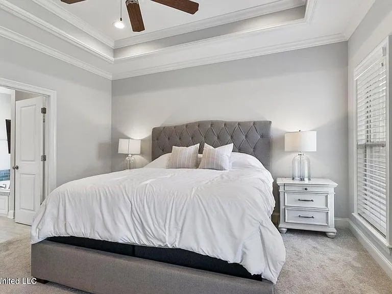 313 E Buttonwood Ln — Photo 17