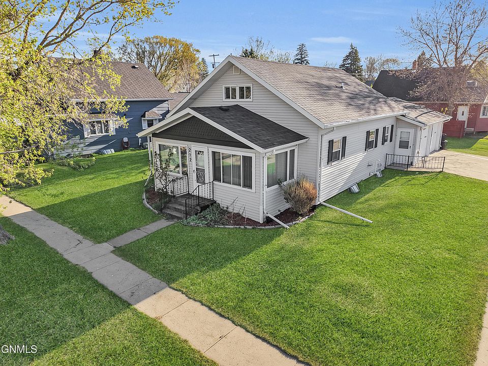 1st image of 212 2nd St N