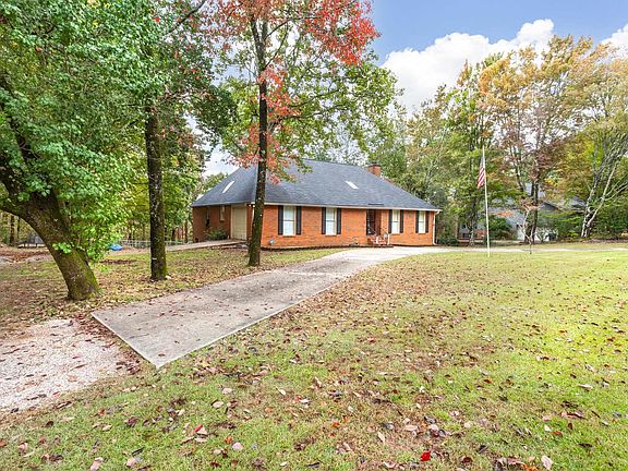 2nd image of 2202 Hathaway Heights Rd