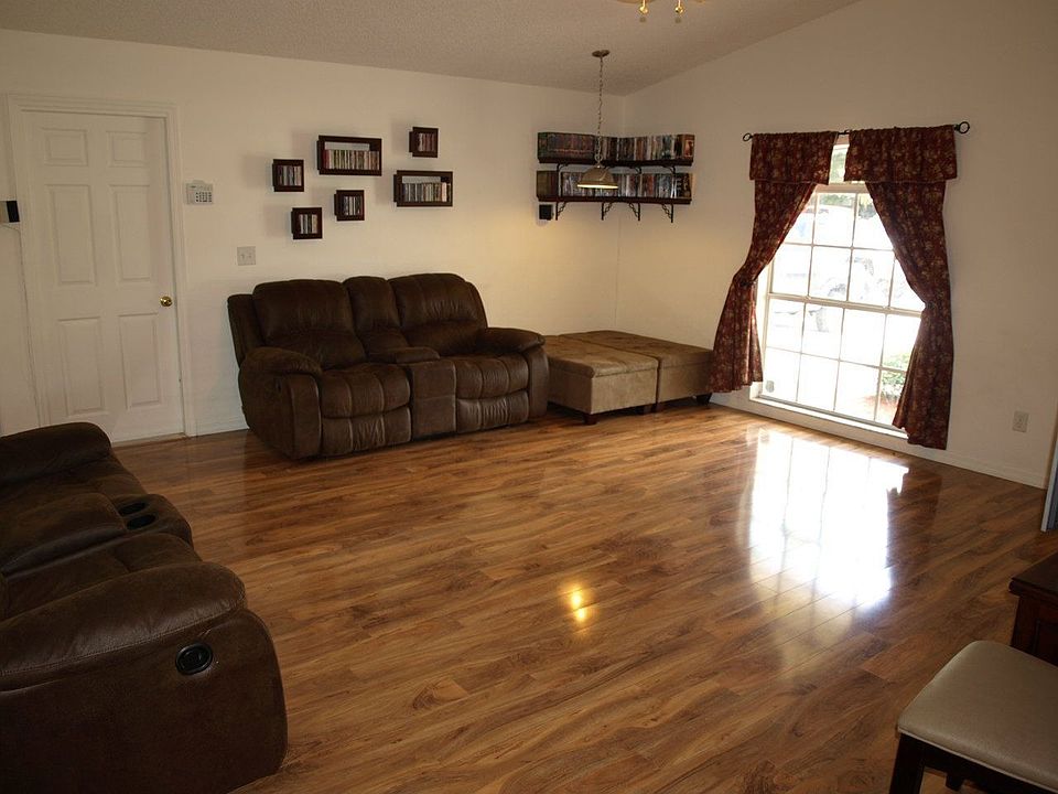 2nd image of 6122 104th Ave