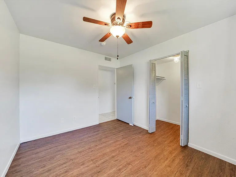 1129 W San Antonio St — Photo 16