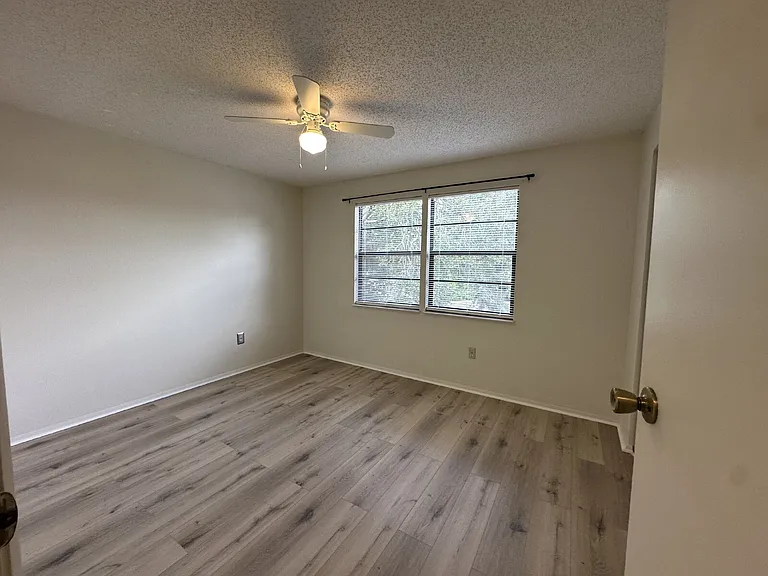 4022 Beaver Ln #1000H — Photo 17