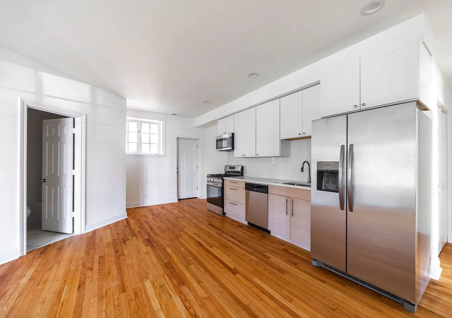 3107 North Harding Avenue #2W — Photo 1