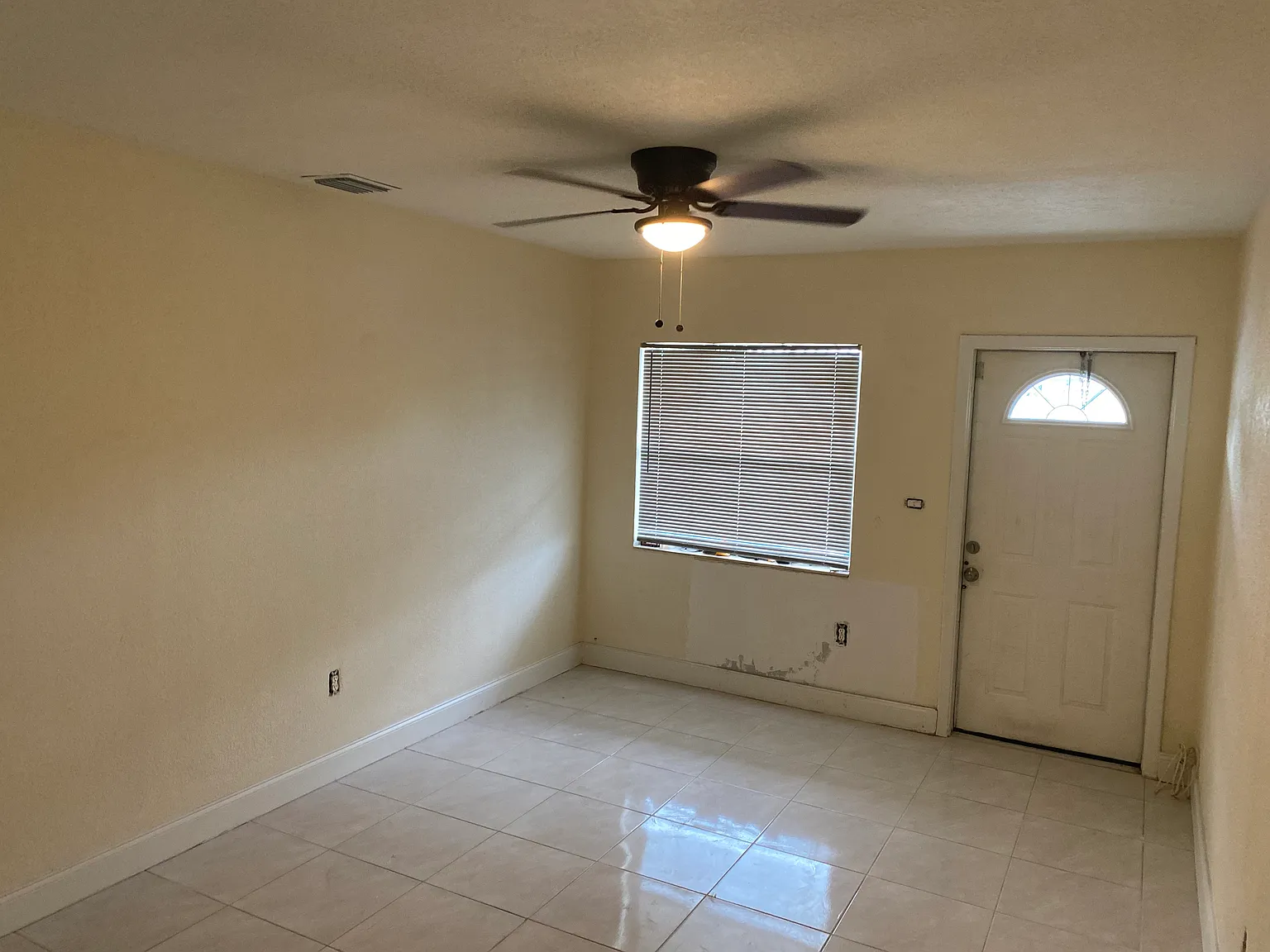 2 bed, 700 sqft, $1,900 — Photo 2