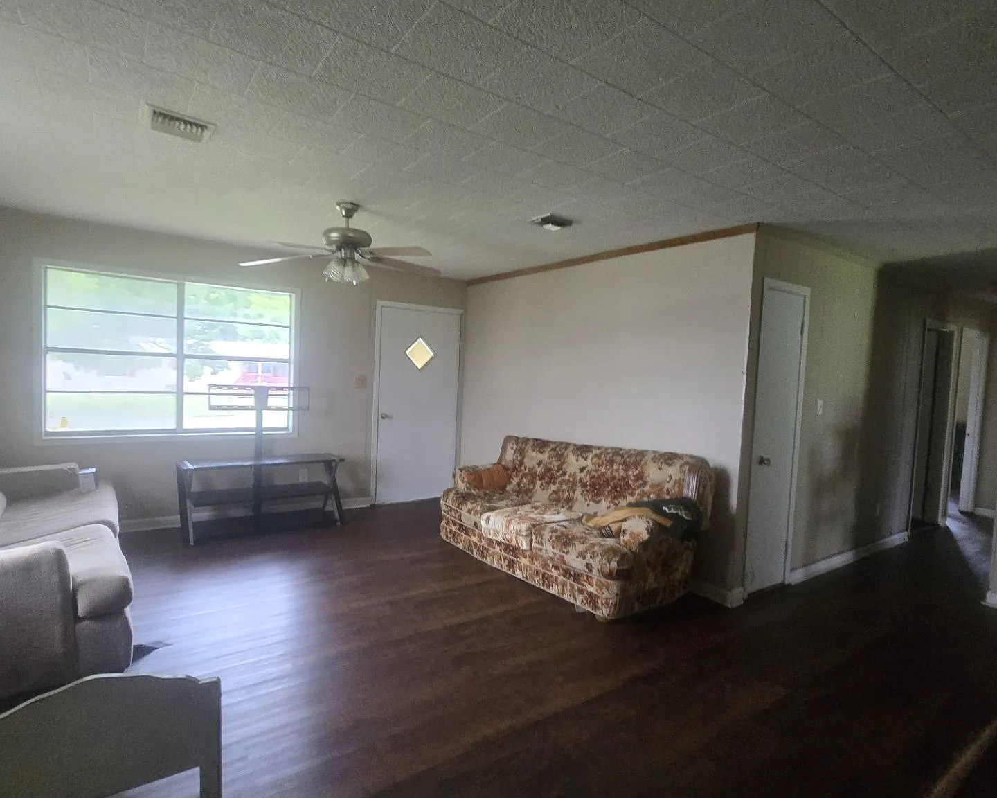 3 bed, 1.5 bath, $950 — Photo 2