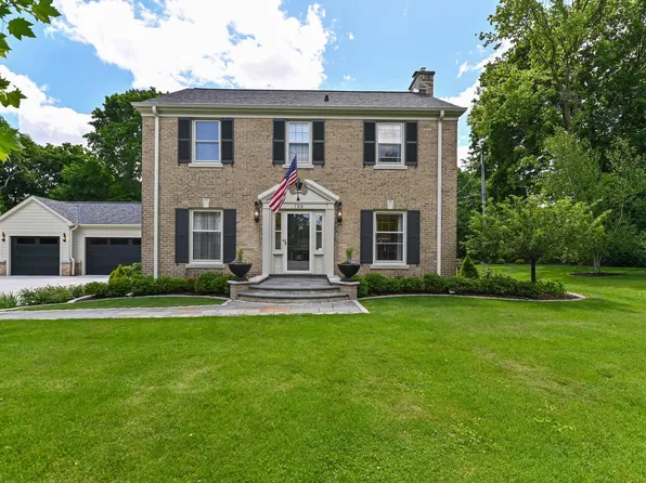 720 Brinsmere DRIVE, Elm Grove, WI 53122